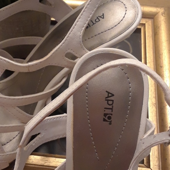 Dress sandals, has small glue flaws from factory. - Picture 3 of 6